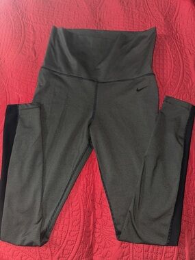 Nike Zenvy high-waisted leggings size medium excellent condition